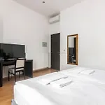 Riverside Palace דירה *