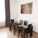 Riverside Palace דירה *