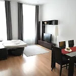 Riverside Palace דירה *