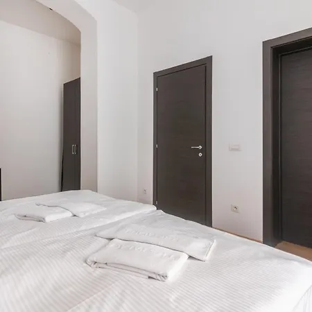 Riverside Palace Apartment *