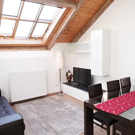 Riverside Palace Apartment *