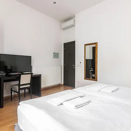 Riverside Palace Apartman *