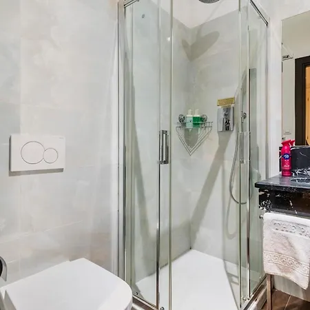 Riverside Palace Apartman