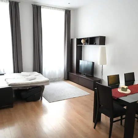 Riverside Palace Apartman *